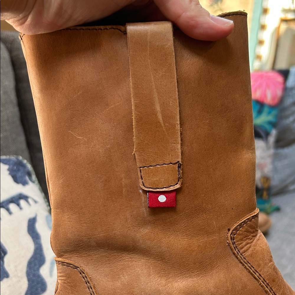Stylish Tan Leather Women's Winter Boots - Picture 2 of 10